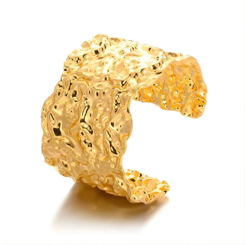 Bracelete Dourado Modelo Aurelion Fundo Branco