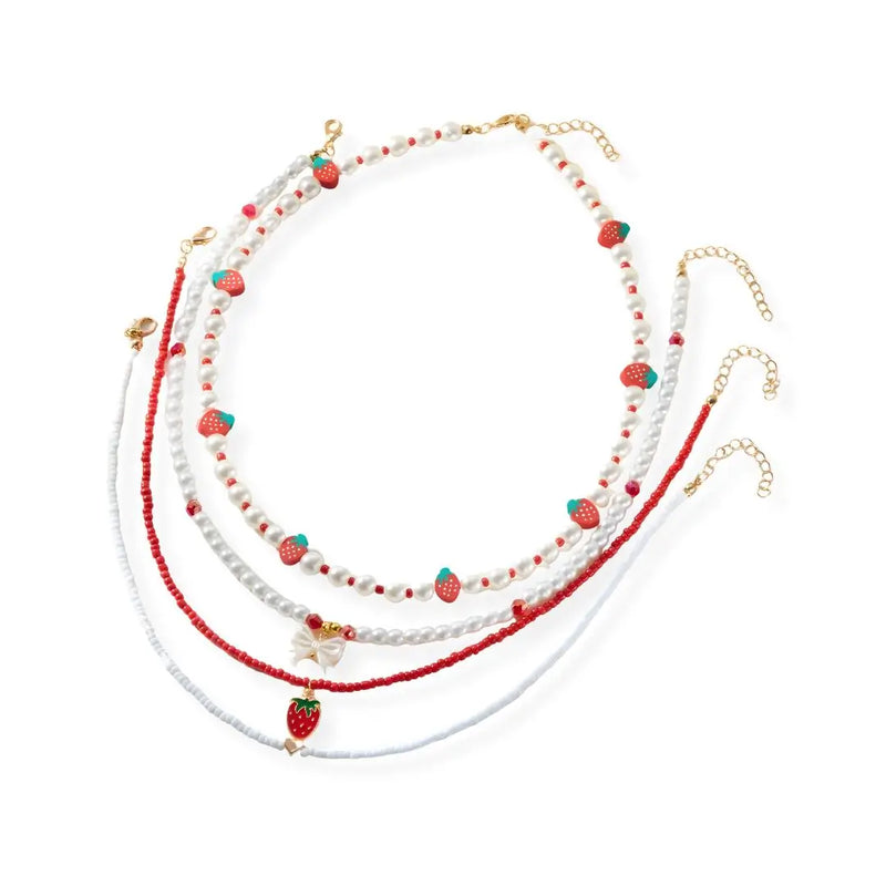 Colar de Micanga Strawberry com Perolas fundo branco