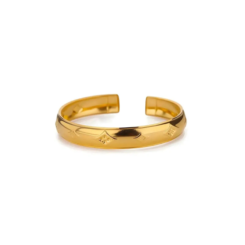 Bracelete Dourada Modelo Elara fundo branco