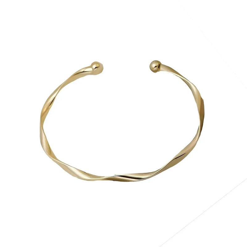 Bracelete Dourada Modelo Maelle fundo branco