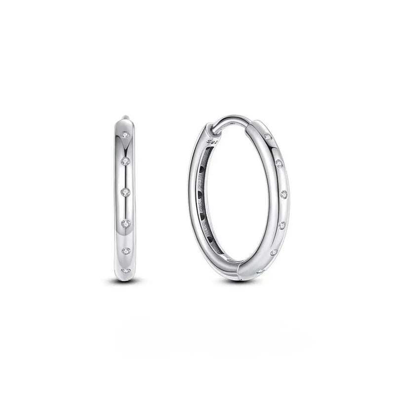 Brinco Prata Argola Modelo Lumi fundo branco